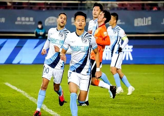 关于武汉卓尔客场战平大连人，持续不败状态的信息