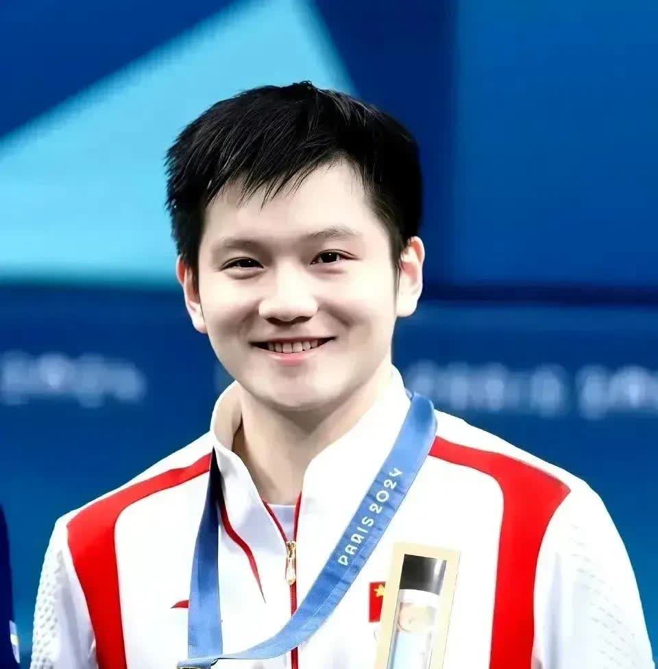 金光闪闪！奥运冠军笑逐颜开的简单介绍